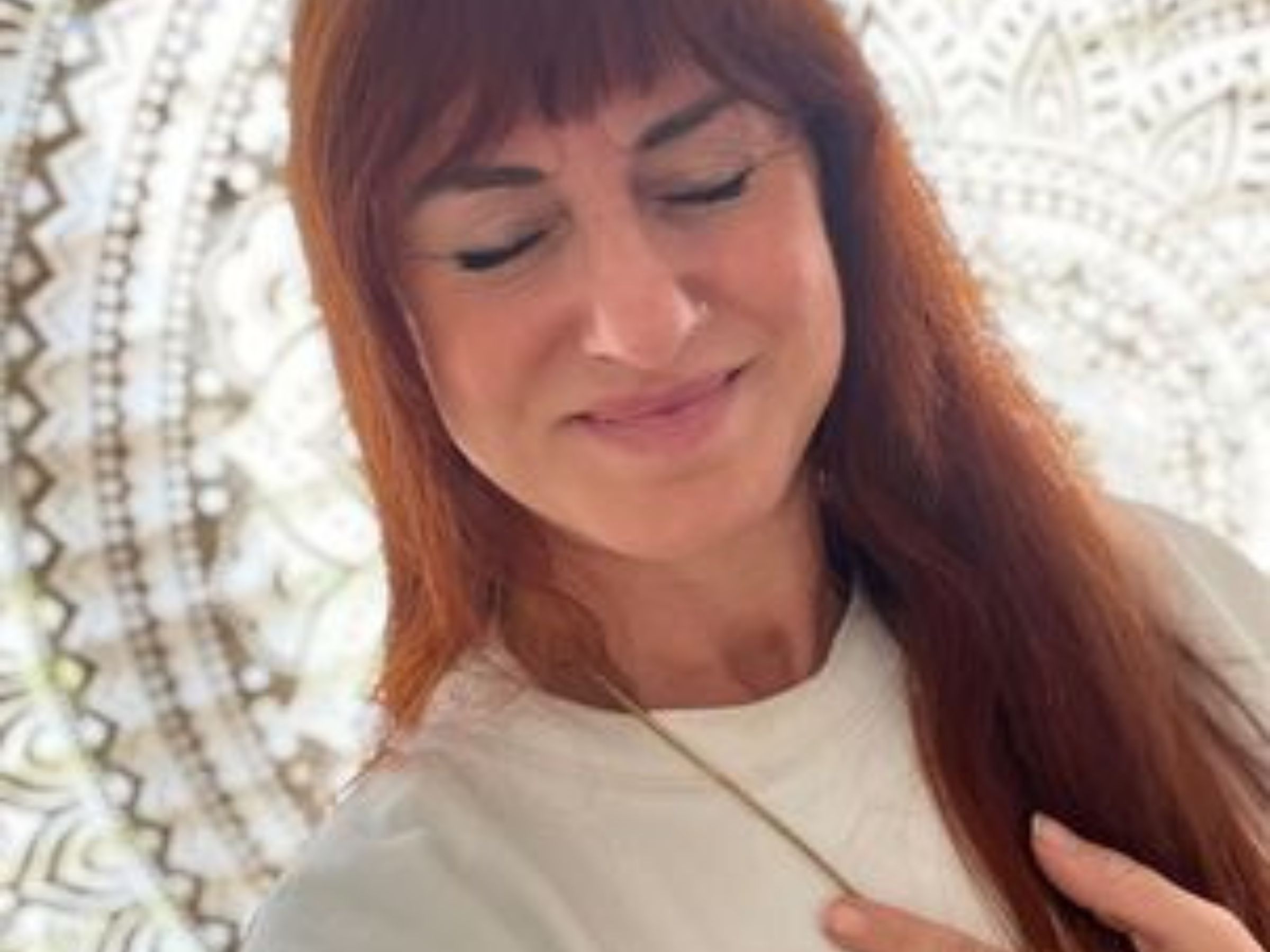 Image of Rachel with bowls and drums ready for an online alchemy sound healing immersion