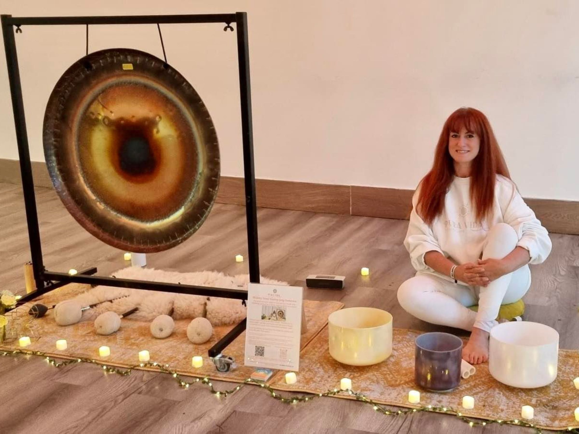 Image of Rachel with bowls and drums ready for an online alchemy sound healing immersion